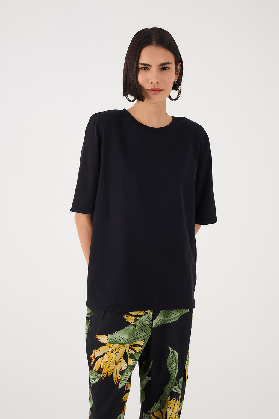 Black Padded Shoulders T-Shirt_4