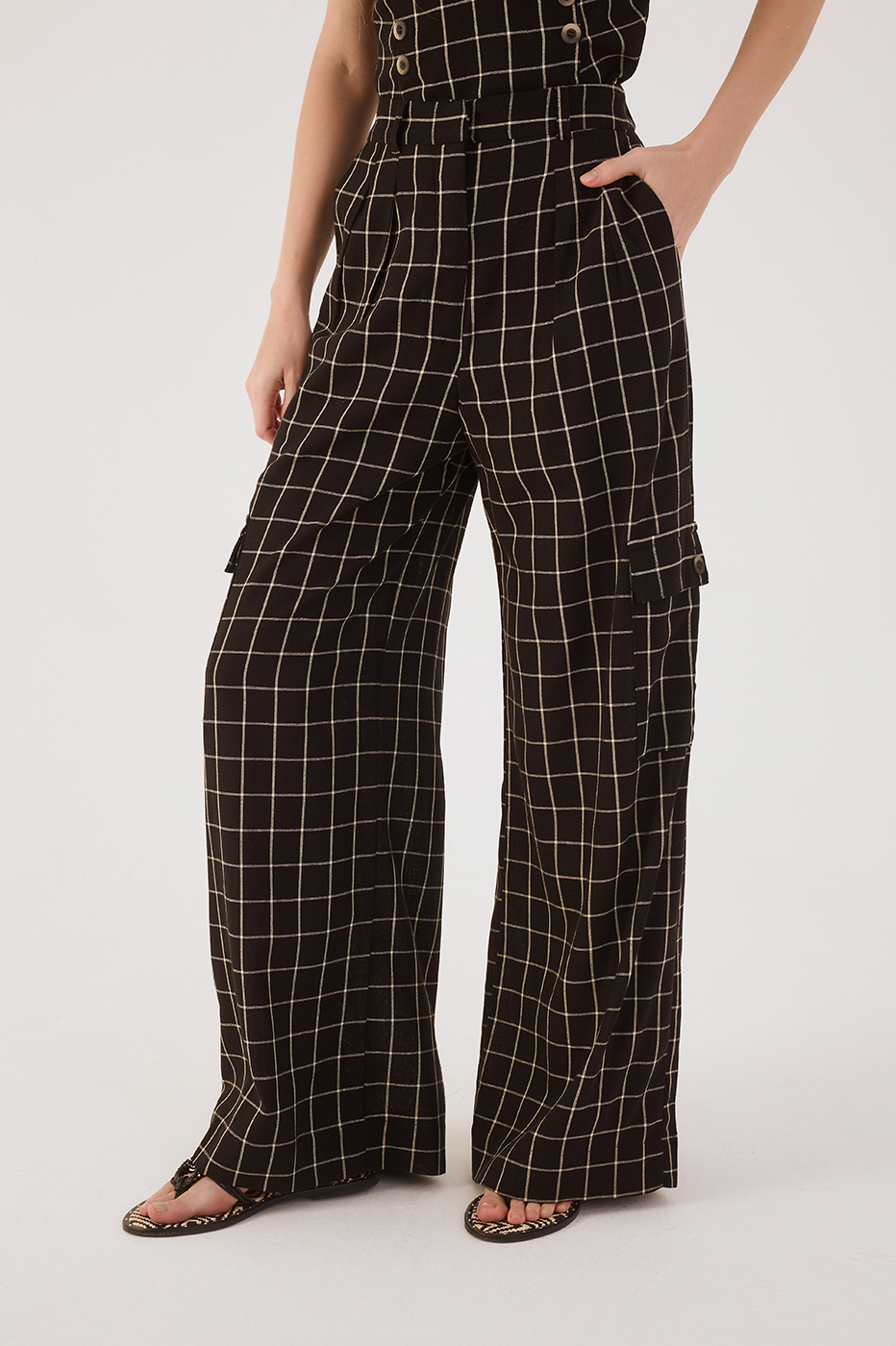 Black Pinstripe V Neck Side Pockets Linen Pants_3