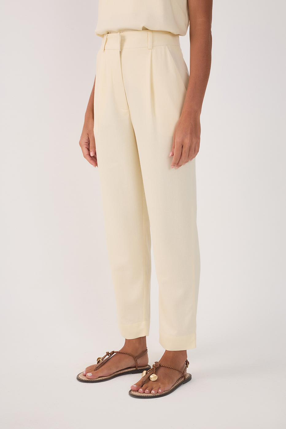 Beige Side Pockets Linen Carrot Pants