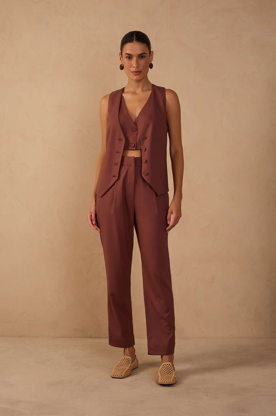 Brown Side Pockets Linen Carrot Pants_1