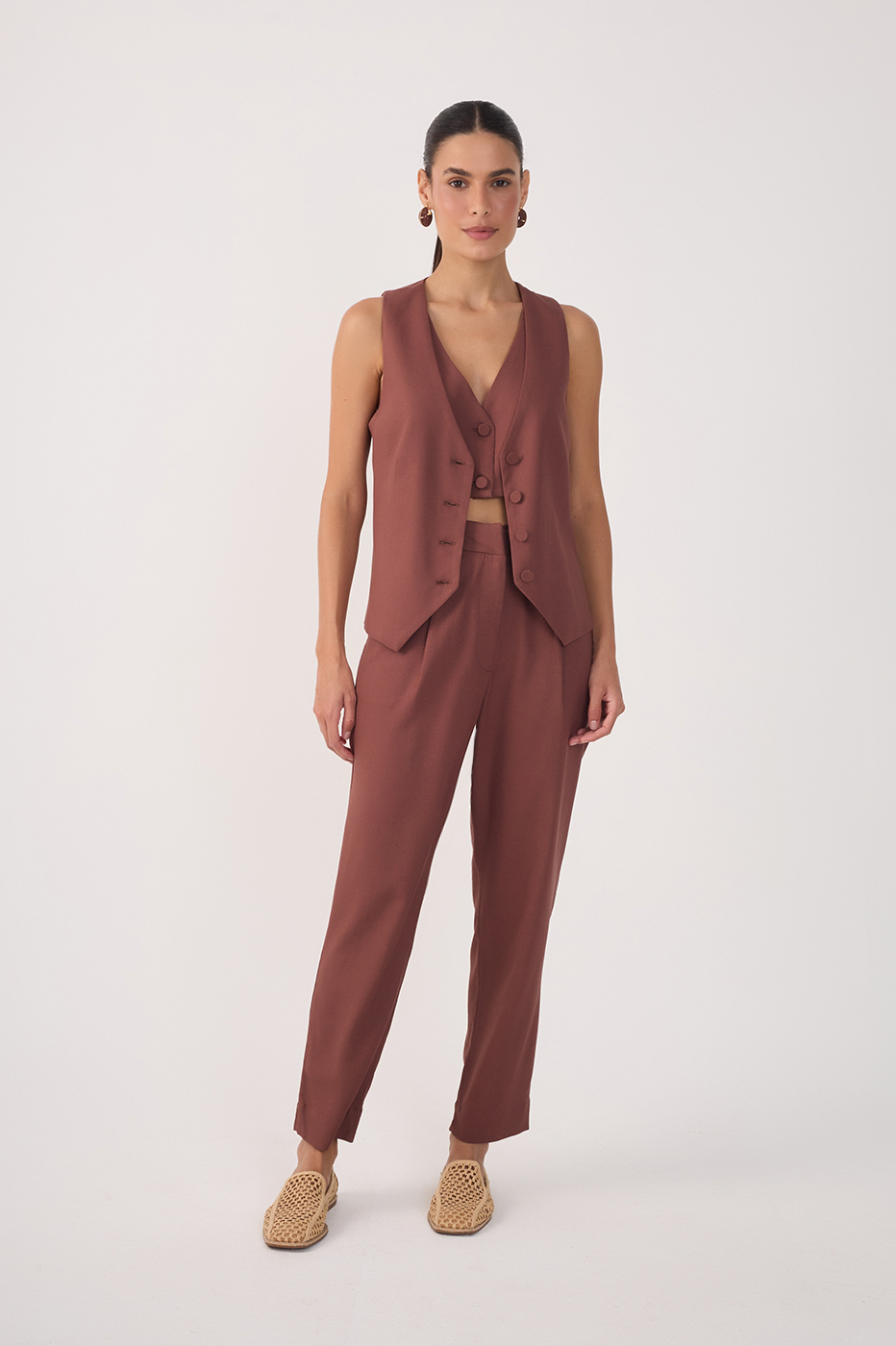 Brown Side Pockets Linen Carrot Pants_2