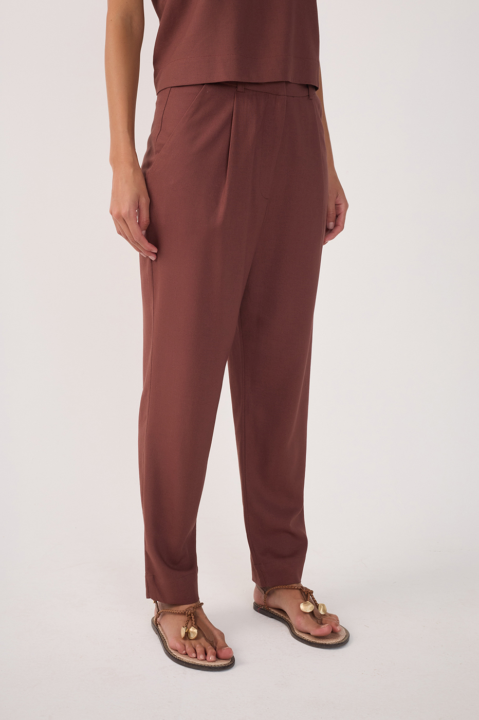 Brown Side Pockets Linen Carrot Pants
