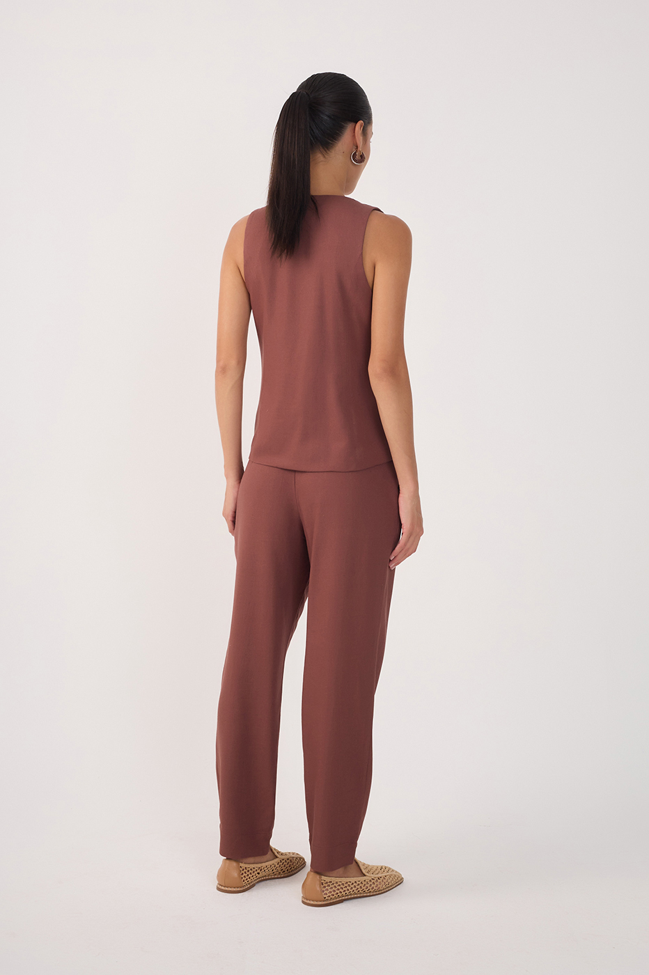 Brown Side Pockets Linen Carrot Pants_5