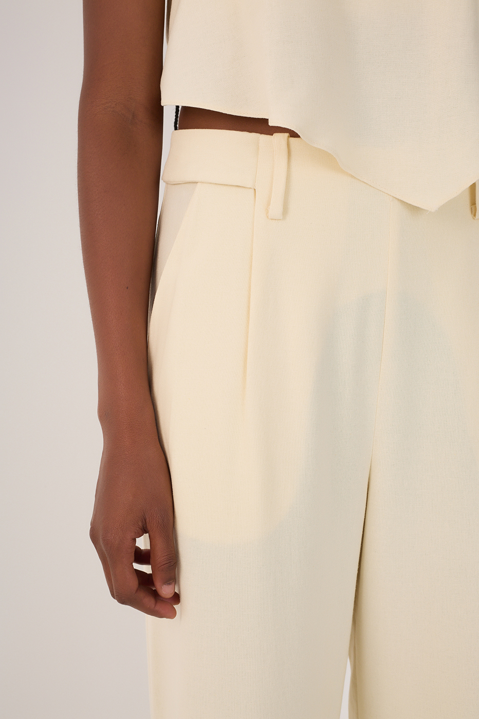 Beige Pockets Belt Loops Linen Pants_4