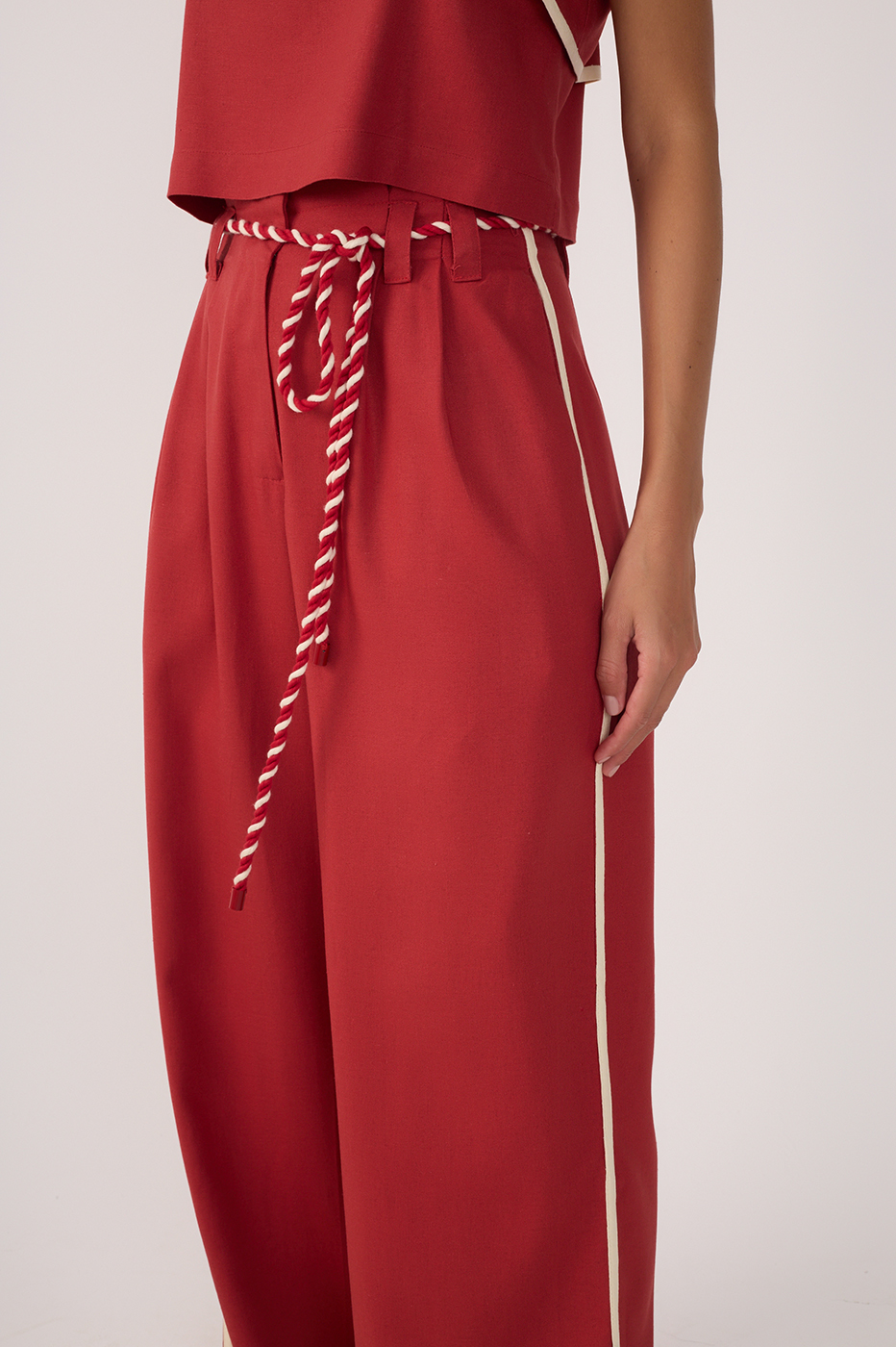 Red Rope Belt Pockets Pleats Linen Pants_5