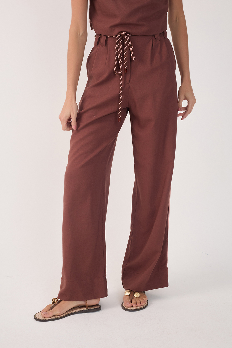 Brown Rope Belt Pockets Pleats Pants_4