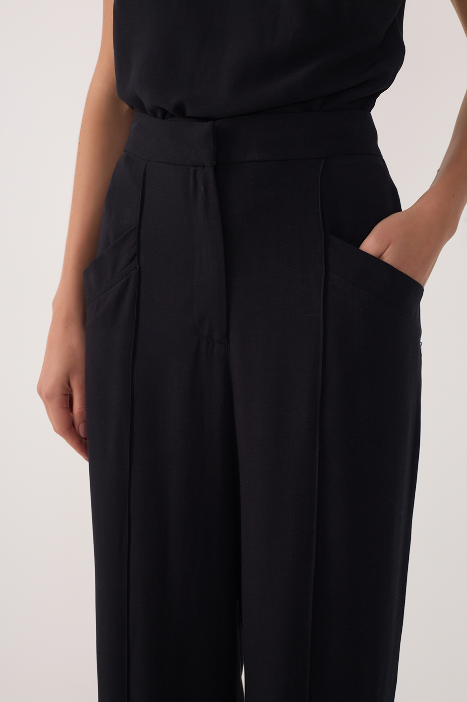 Black Asymmetric Pockets Pants_4