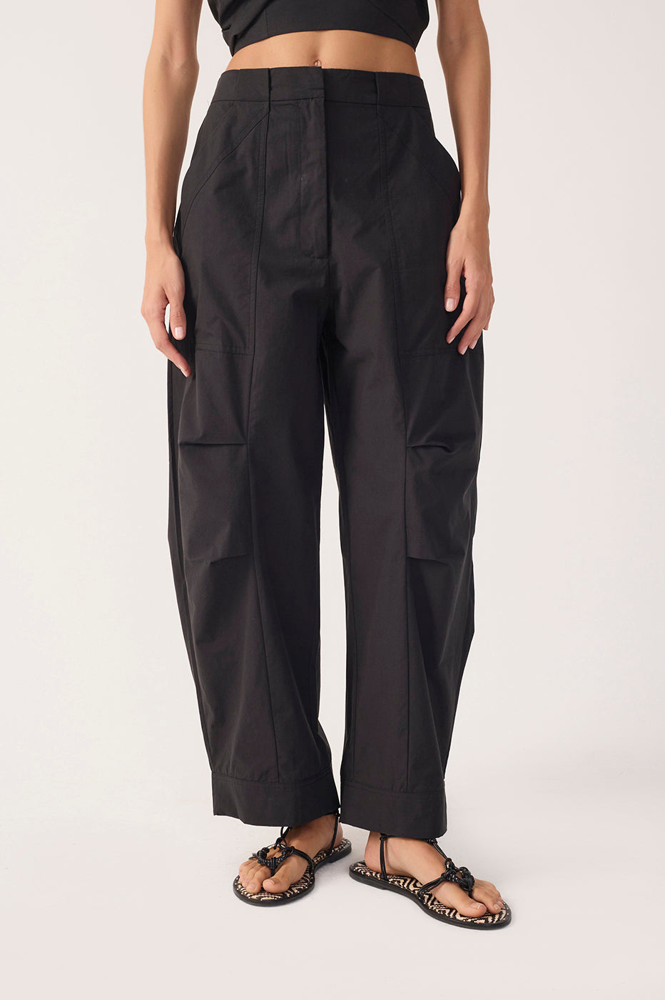 Black Topstitching Pleated Cotton Pants_4