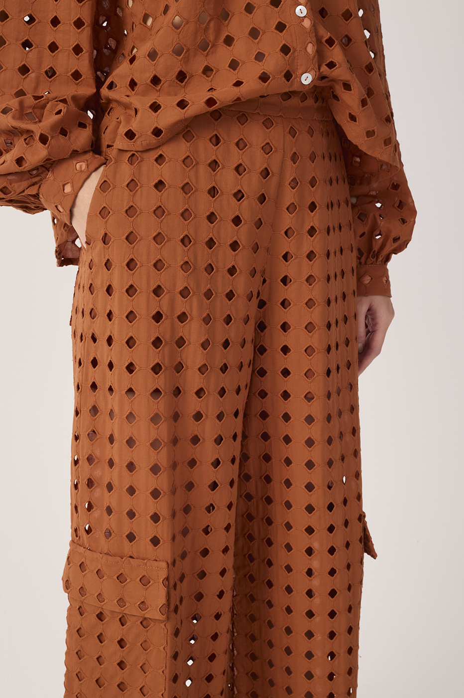 Brown Lace Lined Cargo Pockets Pants_5