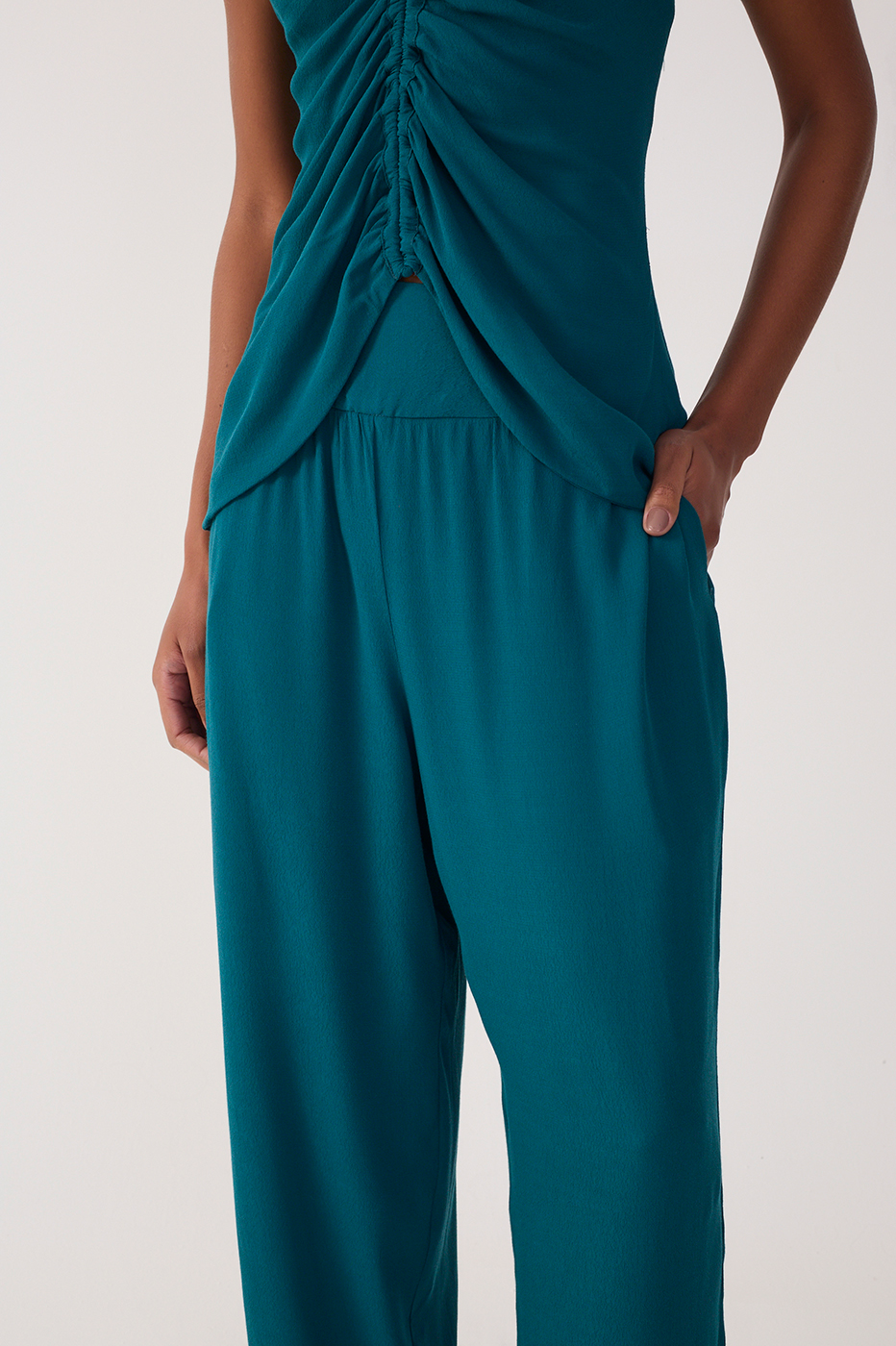 Green Ruched Wide Leg Crepe Pants_4