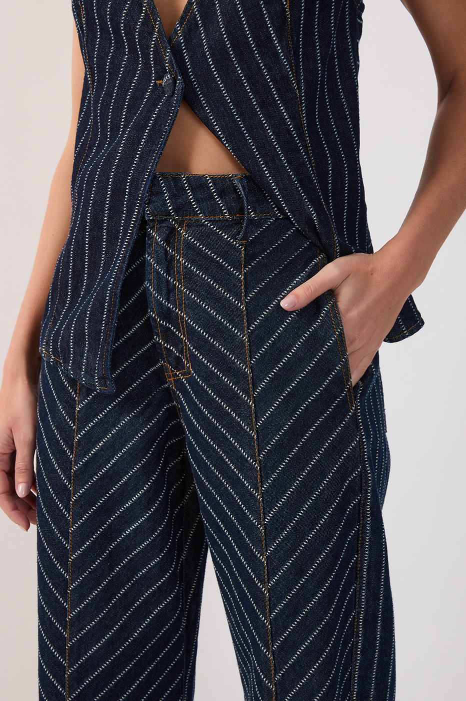 Denim Stripes Belt Loops Barrel Pants_5