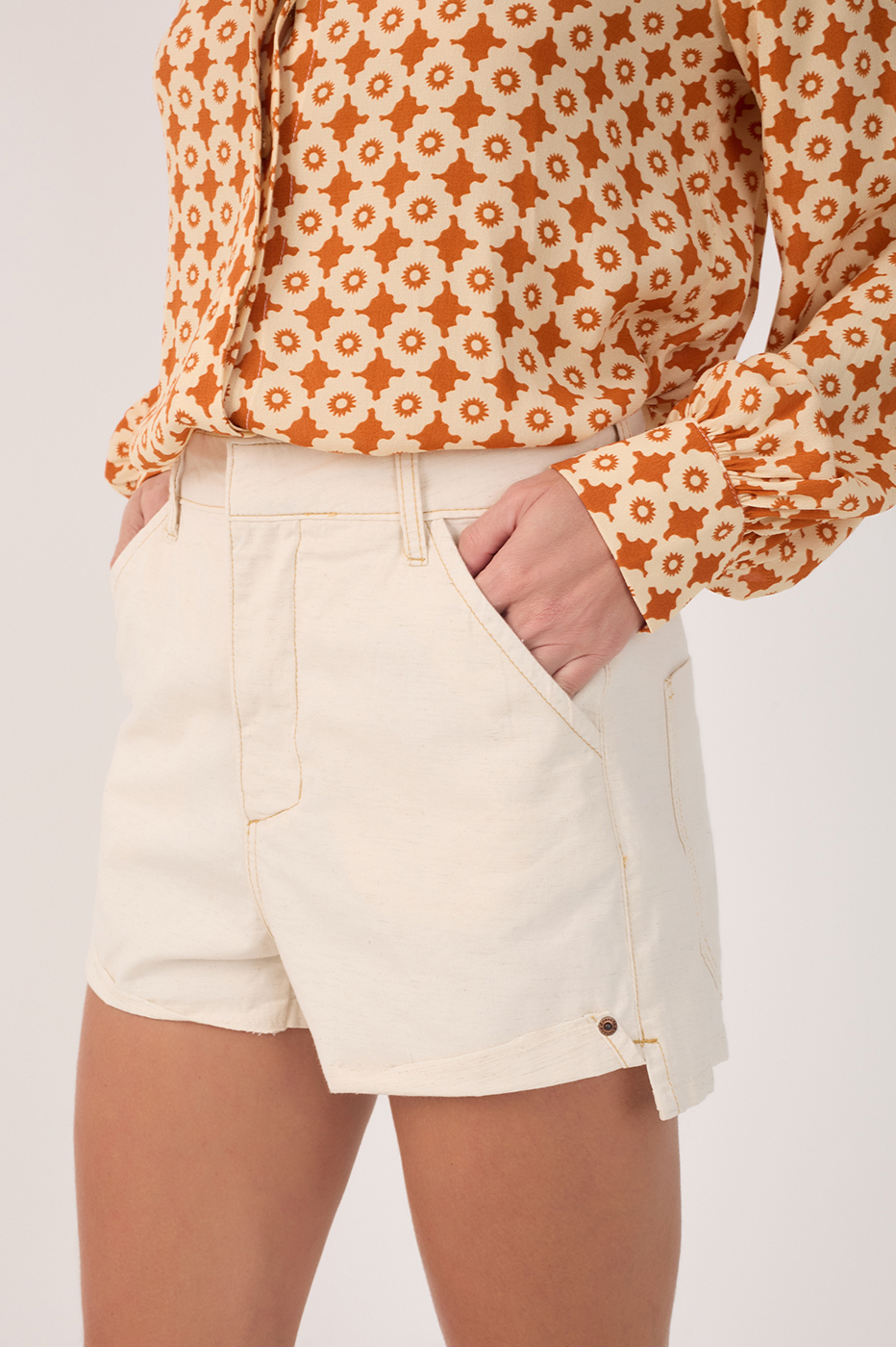 Off-White Pockets Belt Loops Twill Shorts