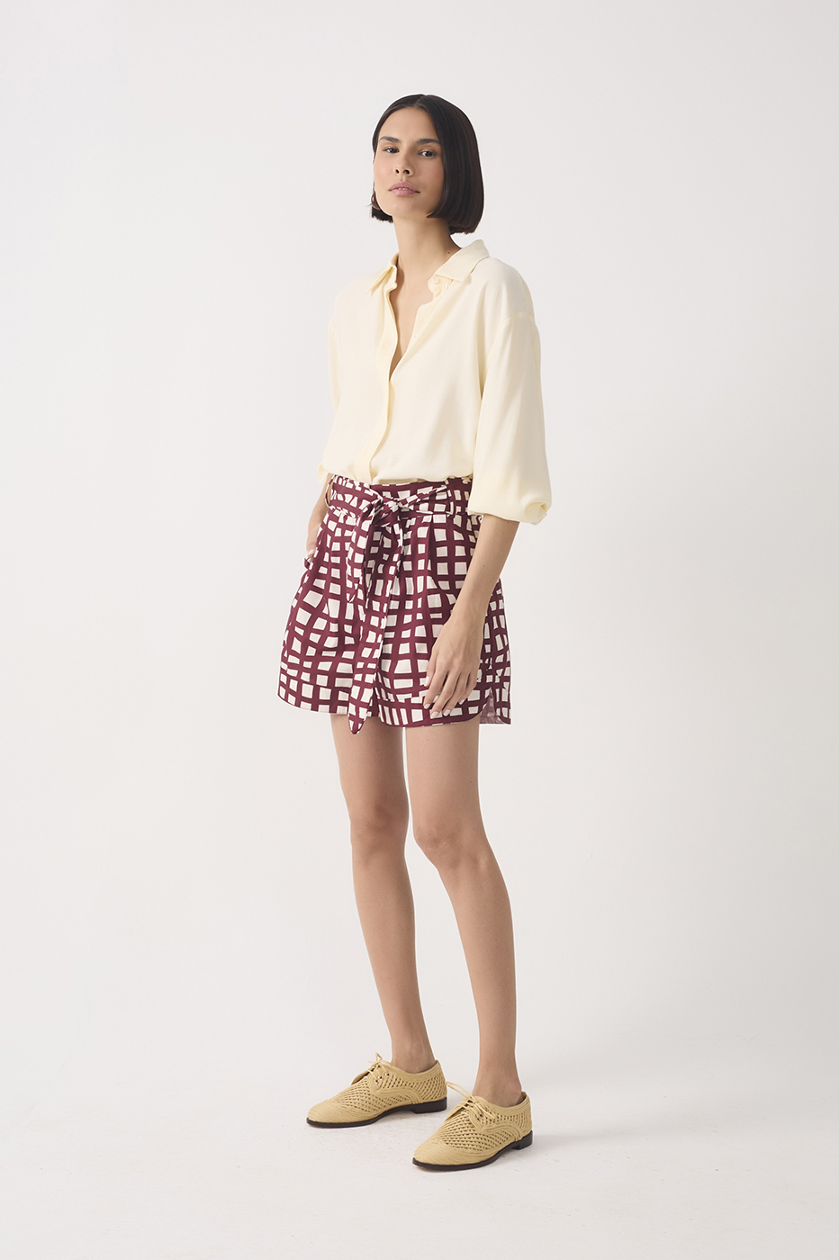 Wine Trama Pockets Belted Shorts_3