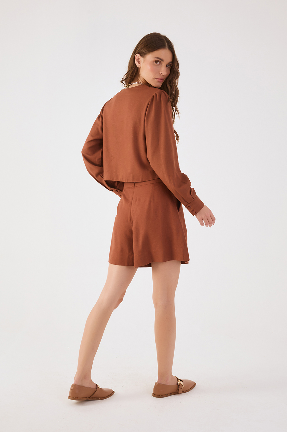 Brown Mate Pleats Pockets Shorts_5