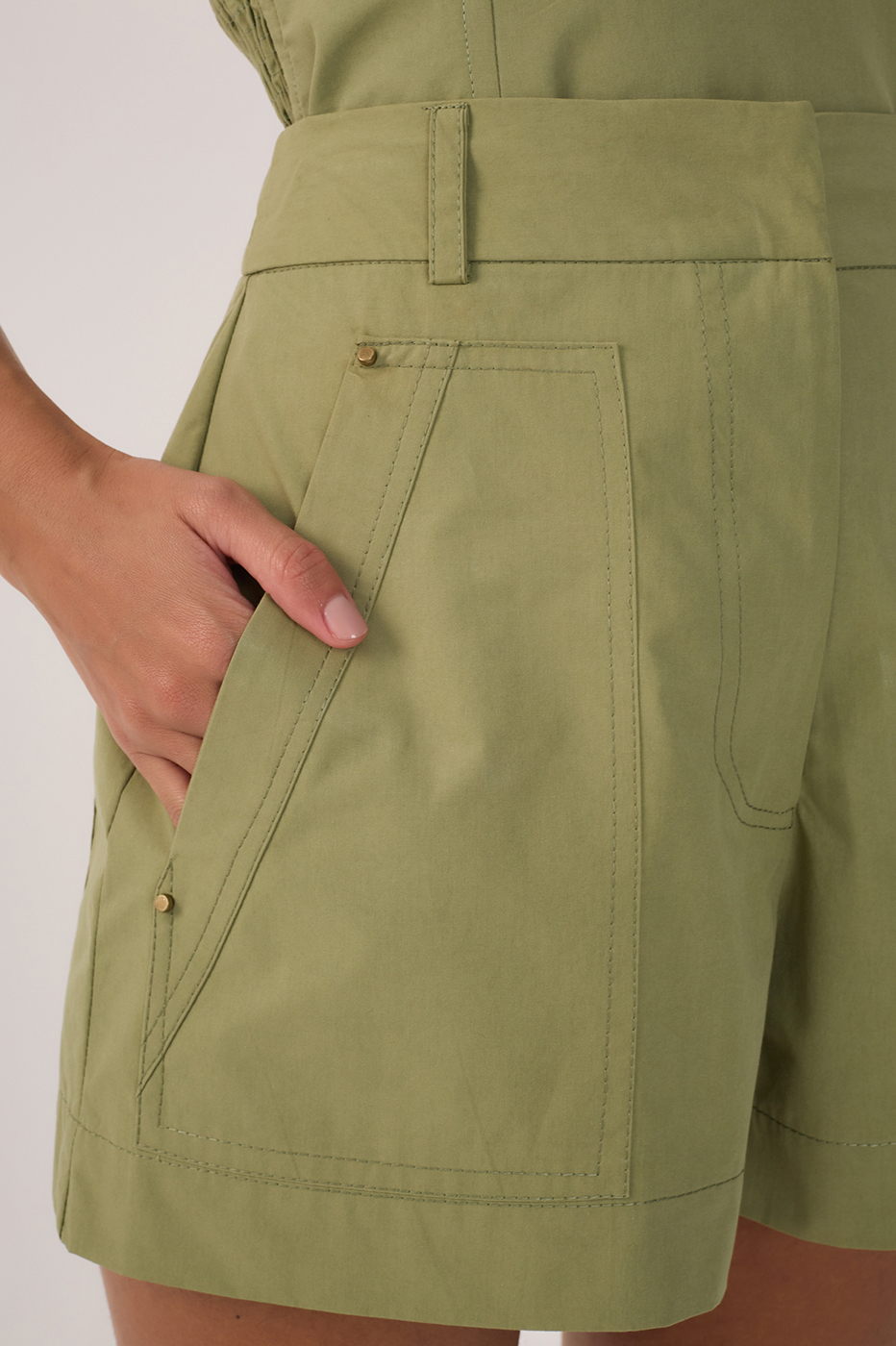 Green Utility Pockets Cotton Shorts_4