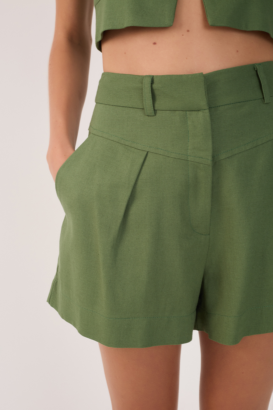 Green Pockets Belt Loops Linen Shorts