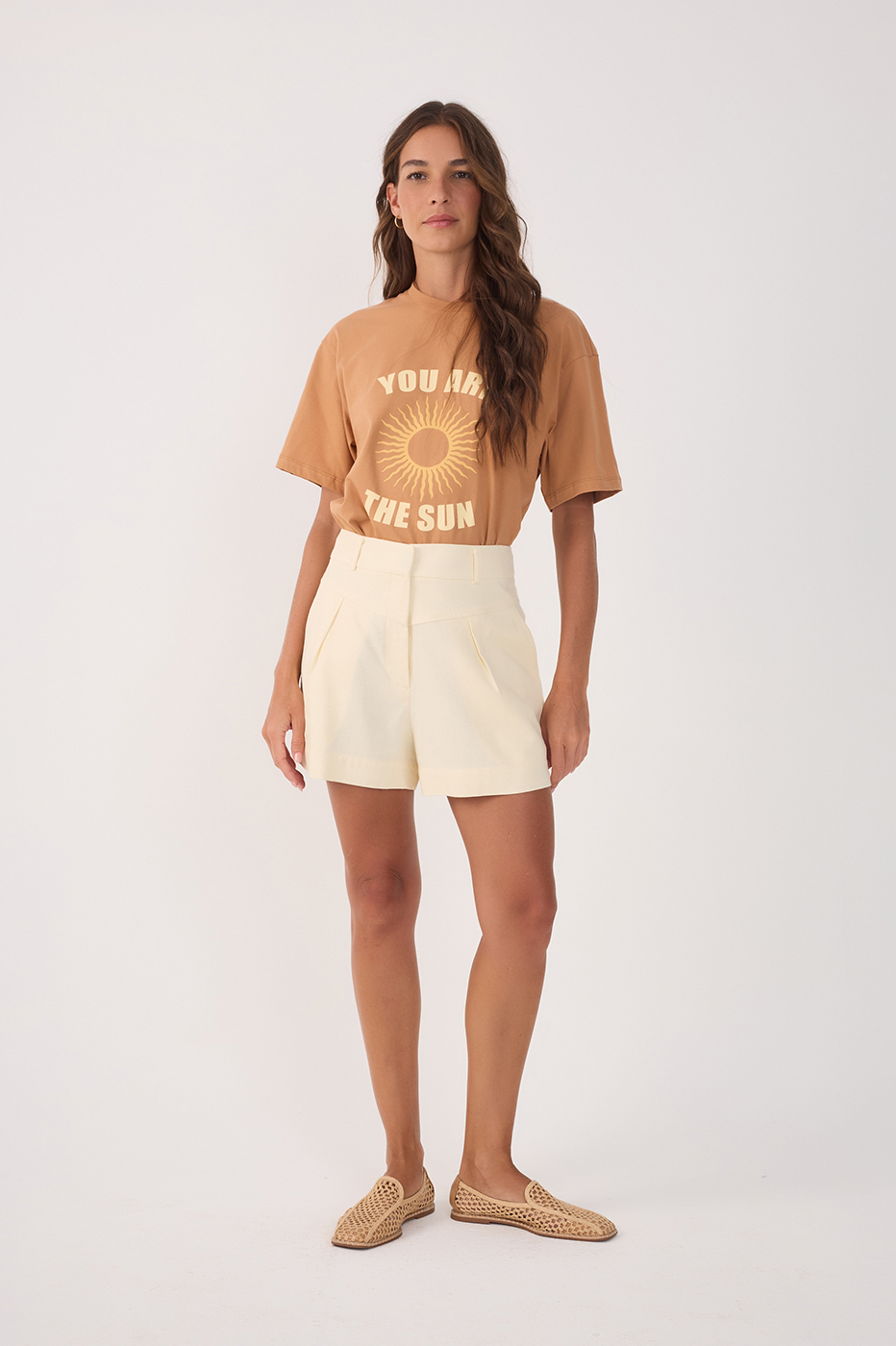 Beige Pockets Belt Loops Linen Shorts_3