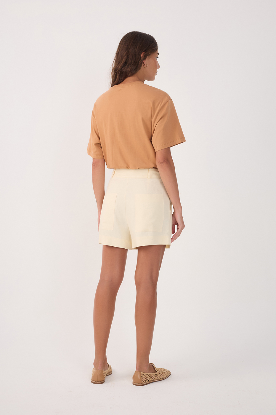 Beige Pockets Belt Loops Linen Shorts_5