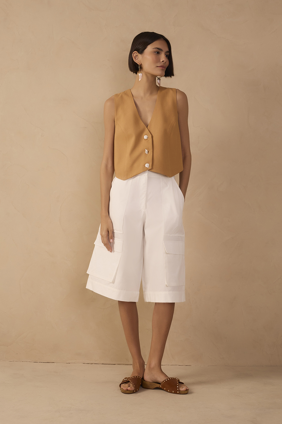 Off-White Pockets Utility Bermuda Shorts