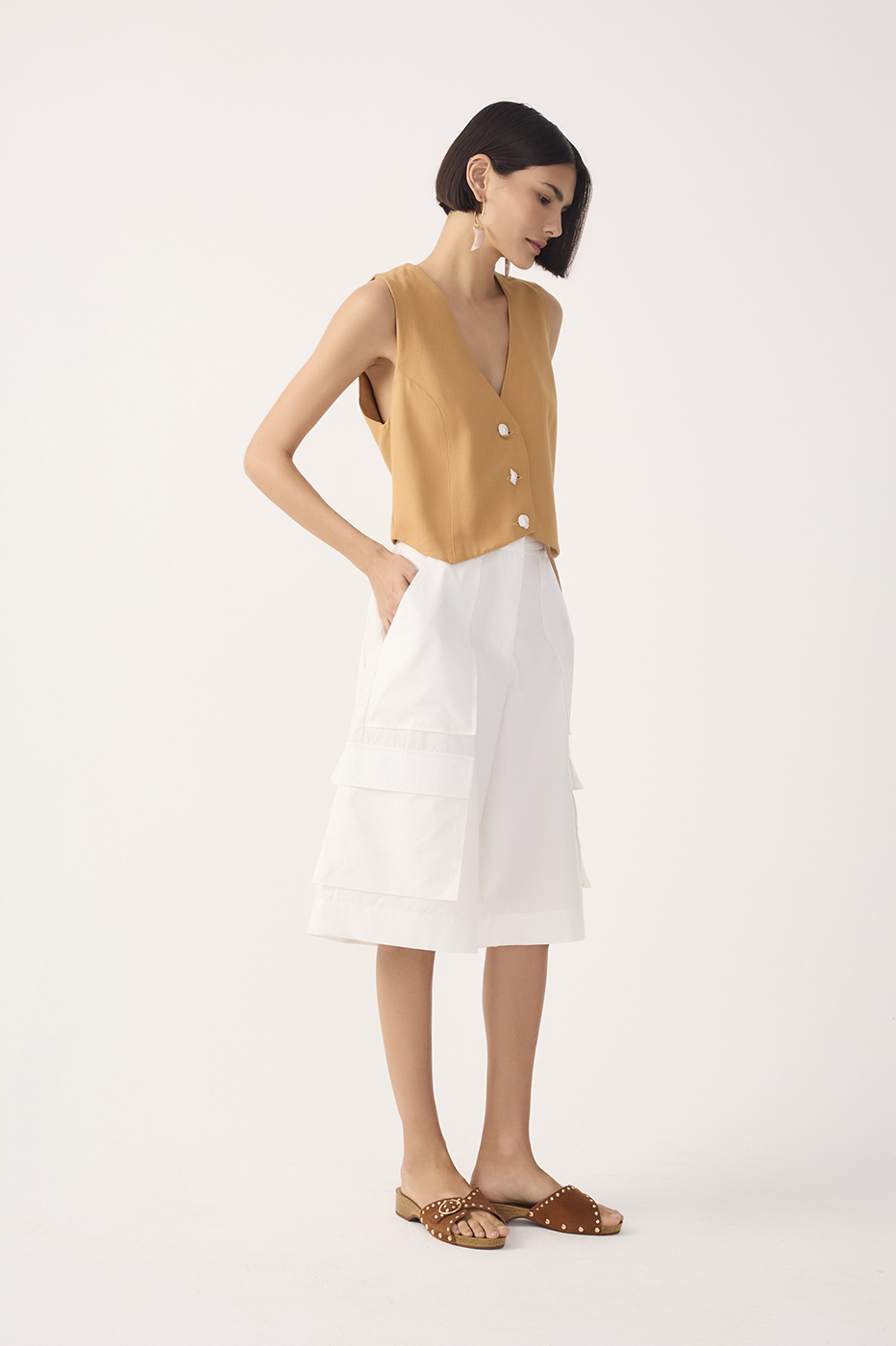 Off-White Pockets Utility Bermuda Shorts_3