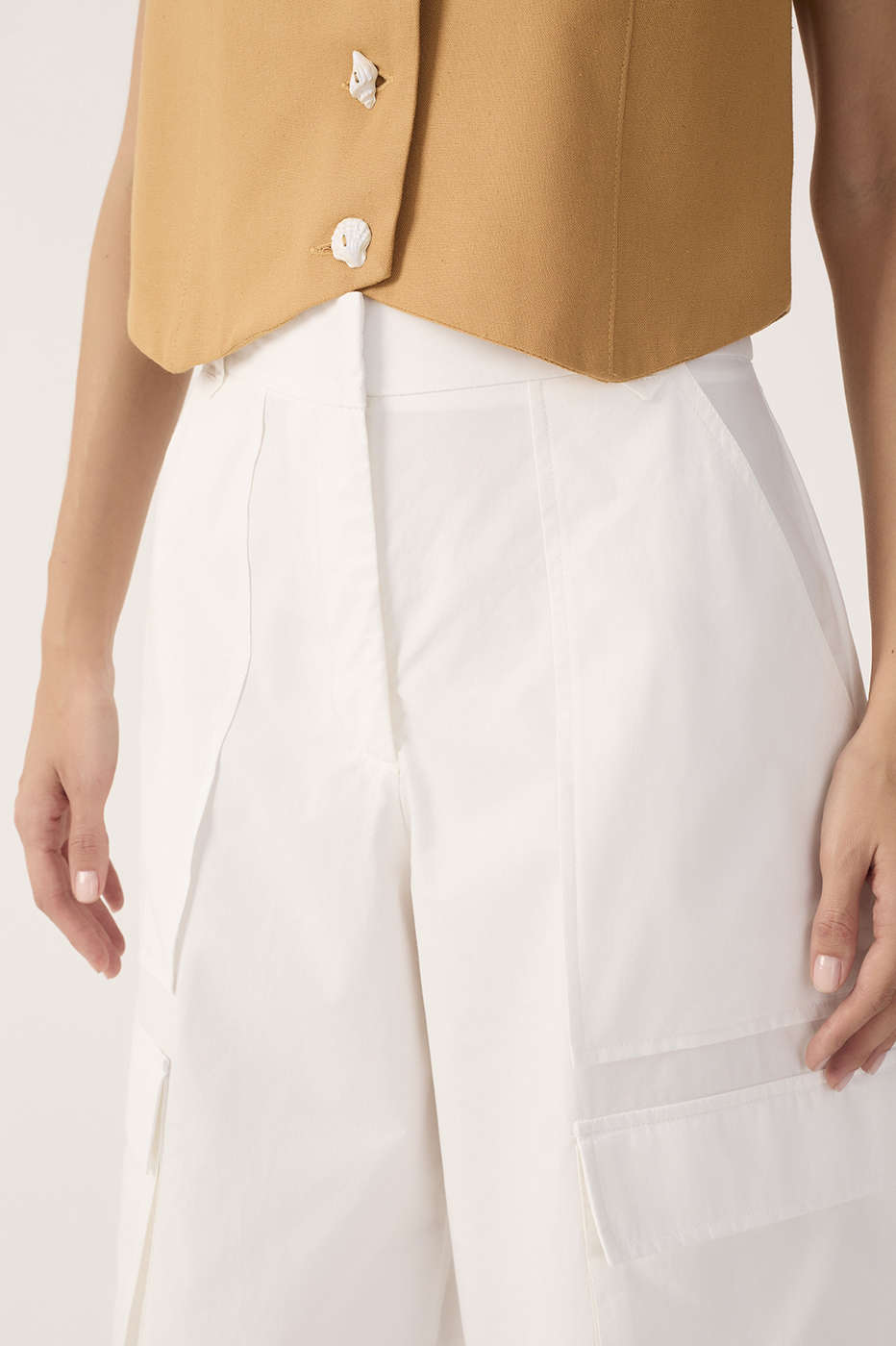 Off-White Pockets Utility Bermuda Shorts