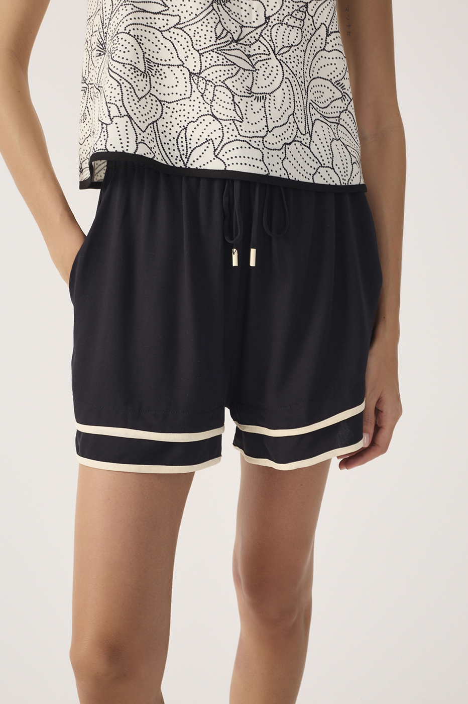 Bicolor Piping Shorts_4