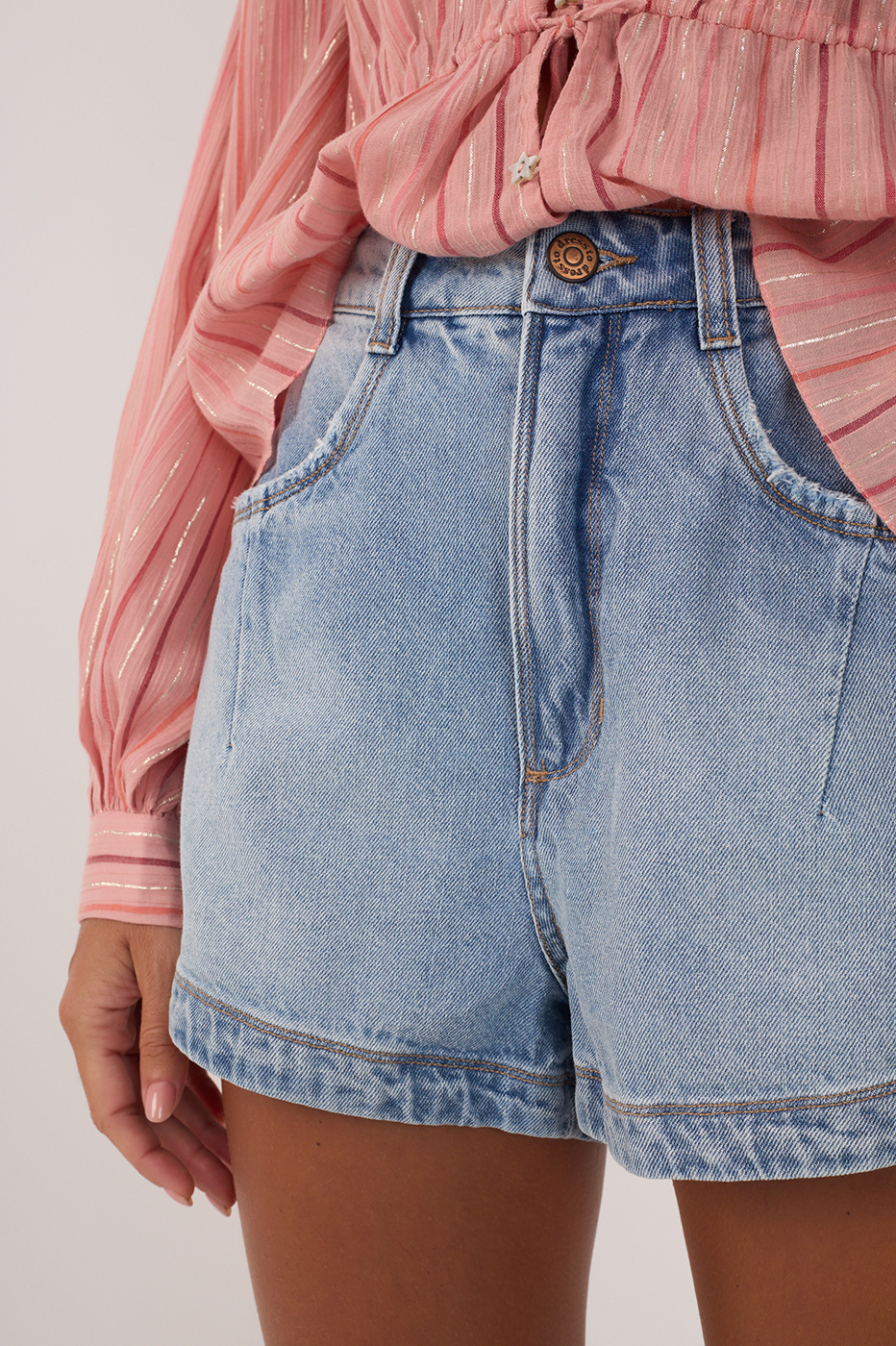 Denim Pockets Belt Loops Seam Shorts_4