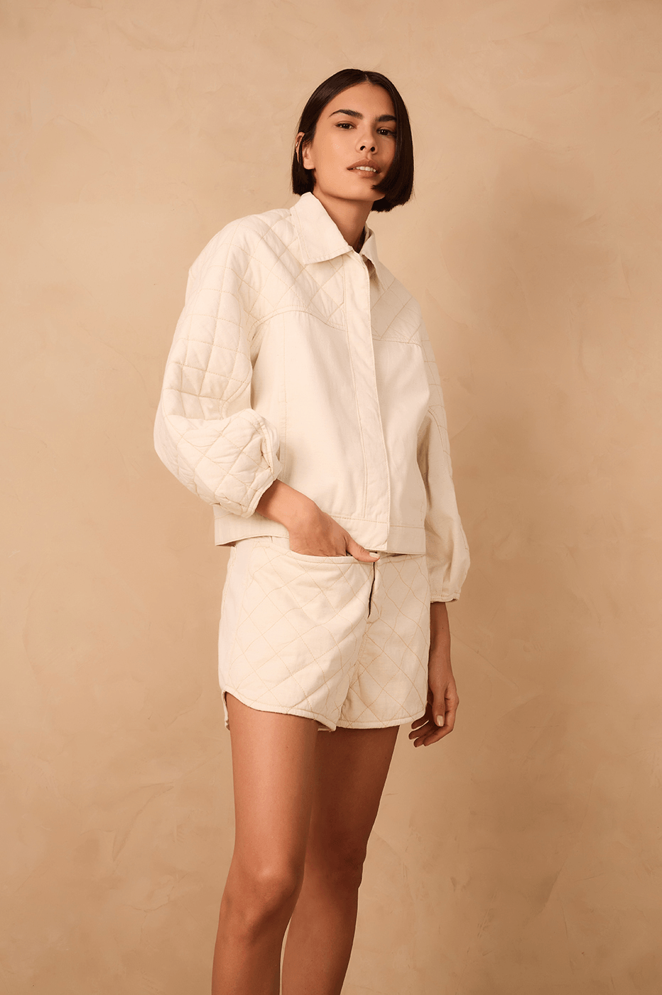 Off-White Front Pockets Quilted Linen Twill Shorts_1