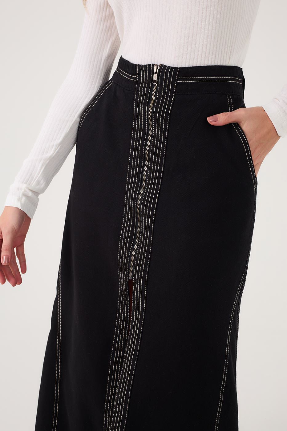 Black Front Slit Pockets Twill Maxi Skirt_5