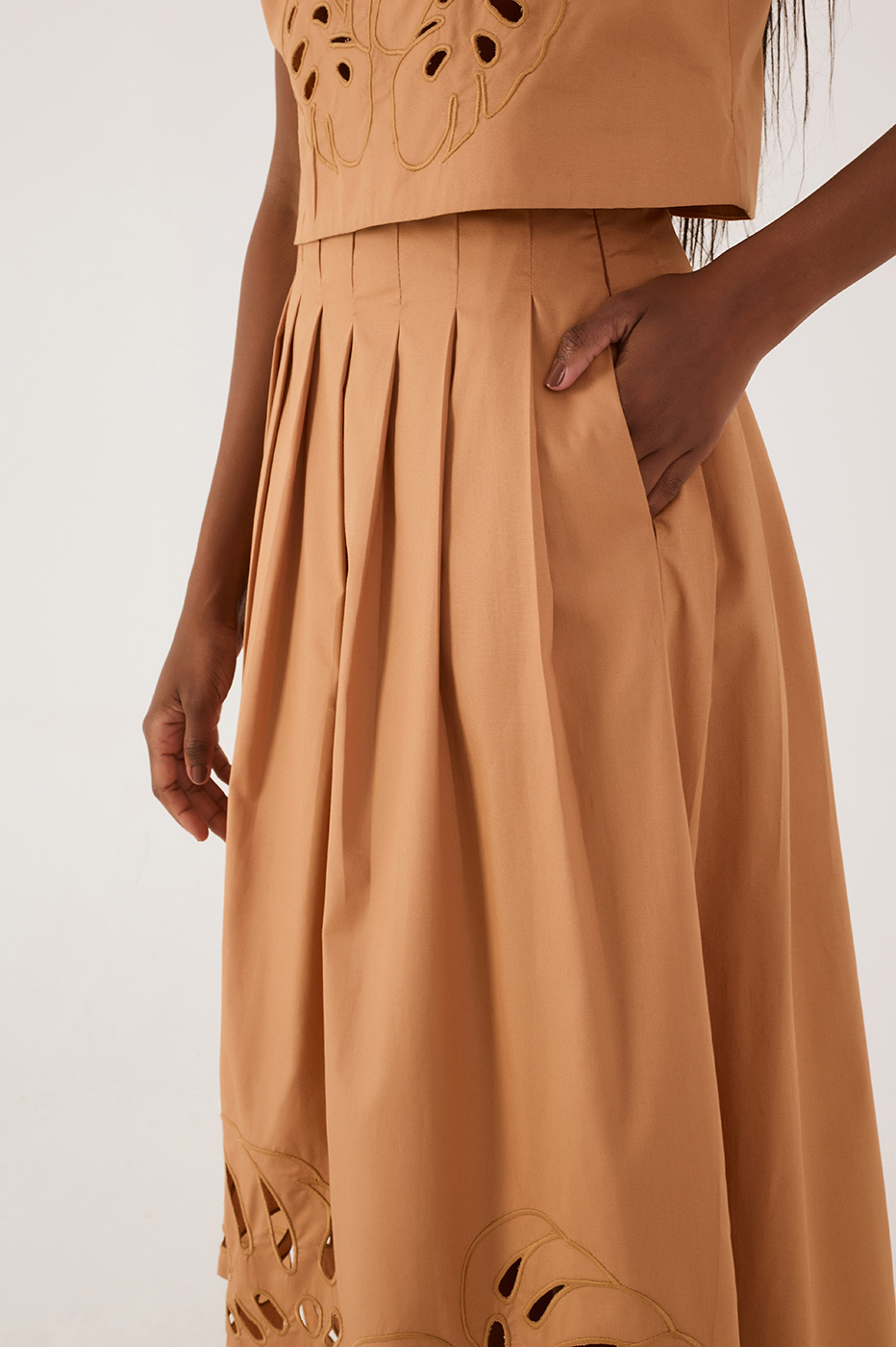 Beige Leme Folhagens Cut-Out Pleats Asymmetric Maxi Skirt