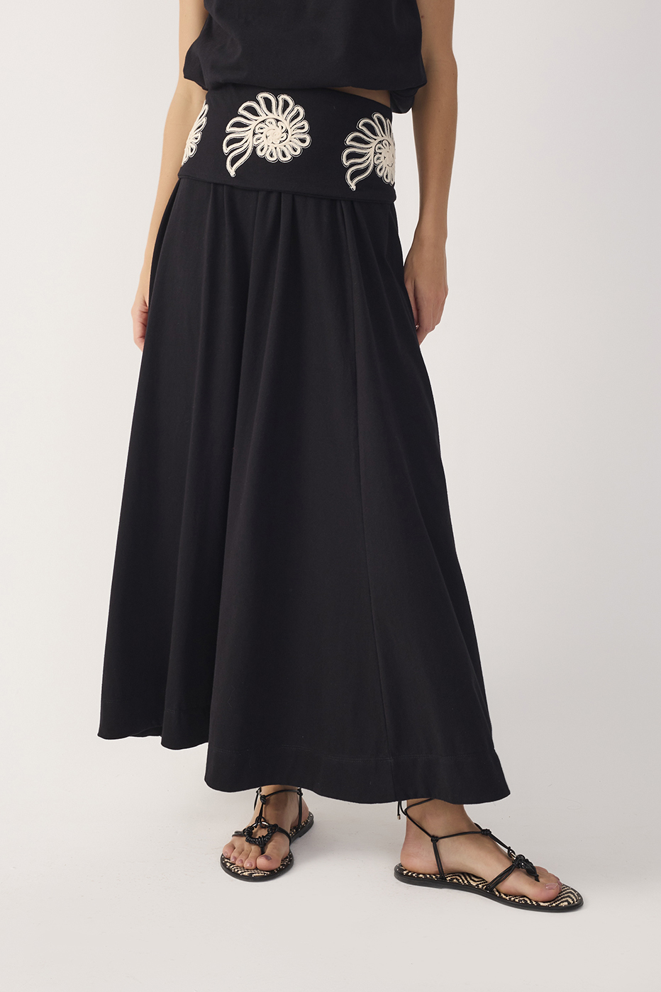 Black Embroidered Maxi Skirt_4