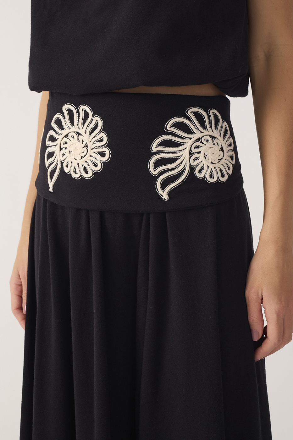 Black Embroidered Maxi Skirt_5