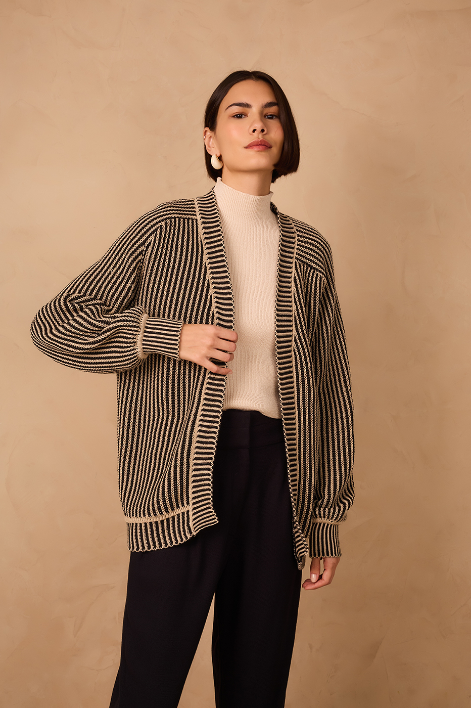 Off-White And Black V Neck Cuffed Tricot Cardigan_1
