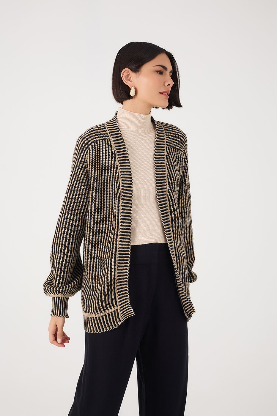Off-White And Black V Neck Cuffed Tricot Cardigan_2