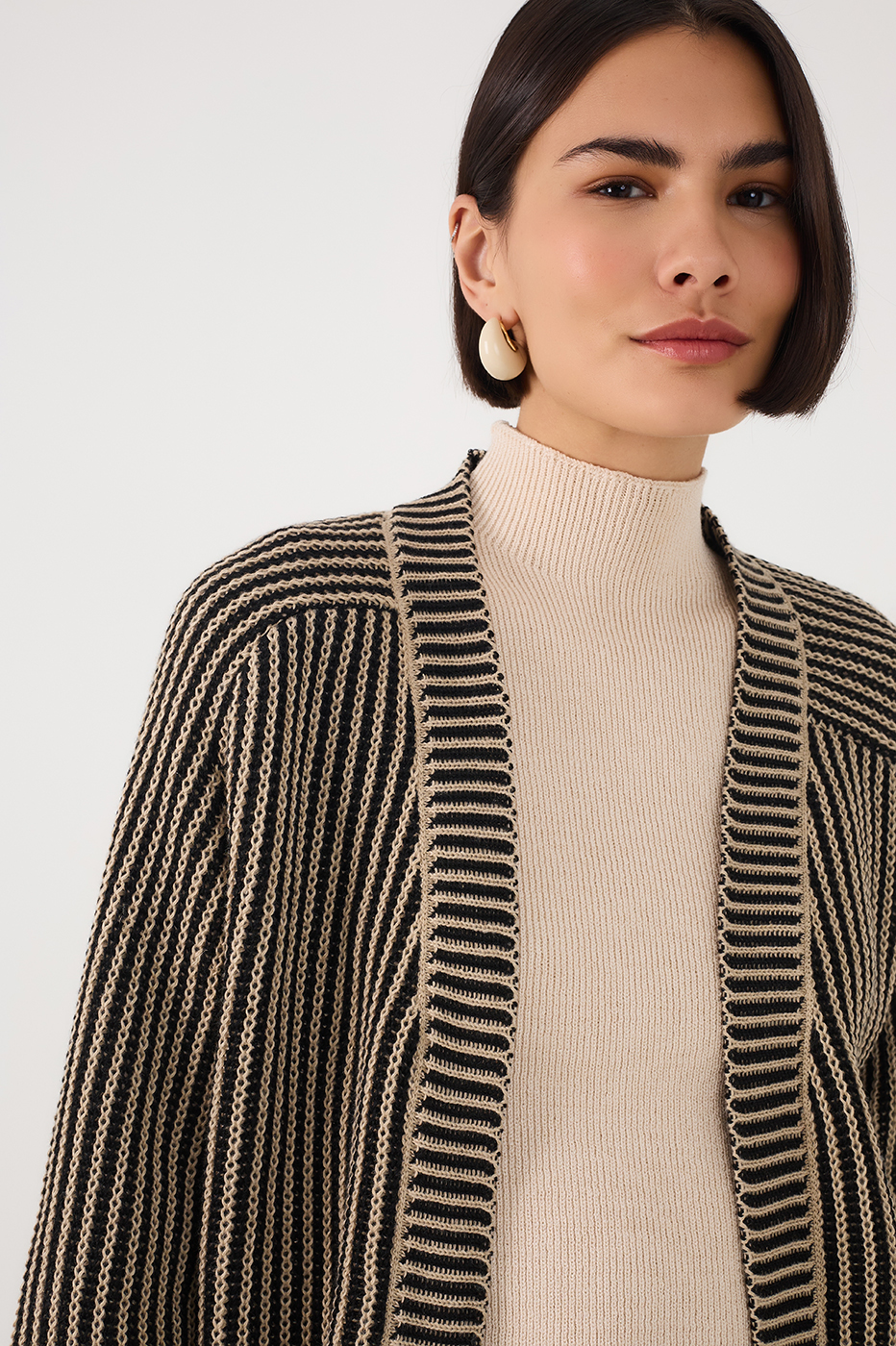 Off-White And Black V Neck Cuffed Tricot Cardigan_4