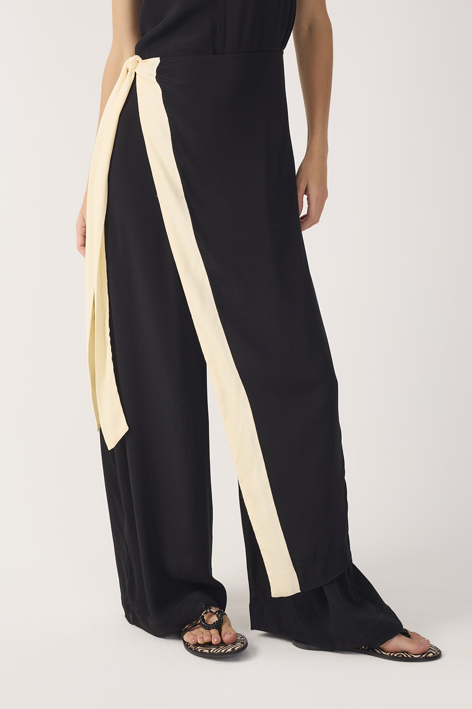 Black Side Tie Crepe Jumpsuit_6