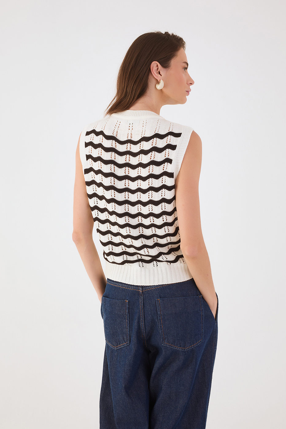 Black Ondas Crew Neck Sleeveless Tricot Vest_5