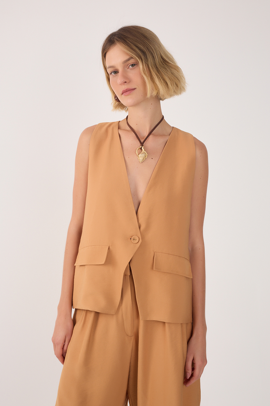 Elongated Back Elastic Vest_3