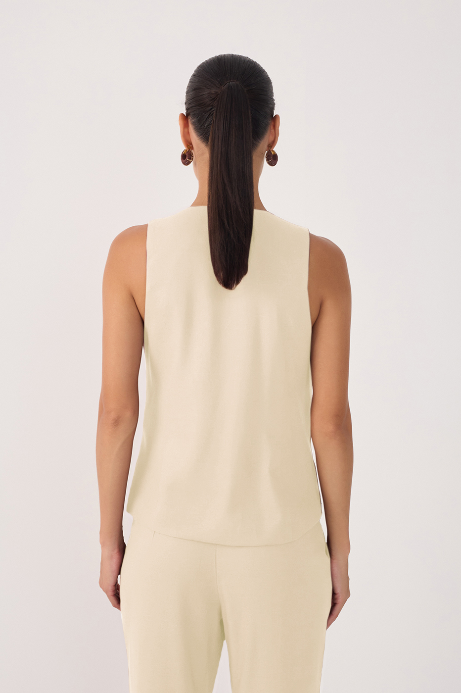 Beige Overlapped Buttoned Sleeveless Vest_5