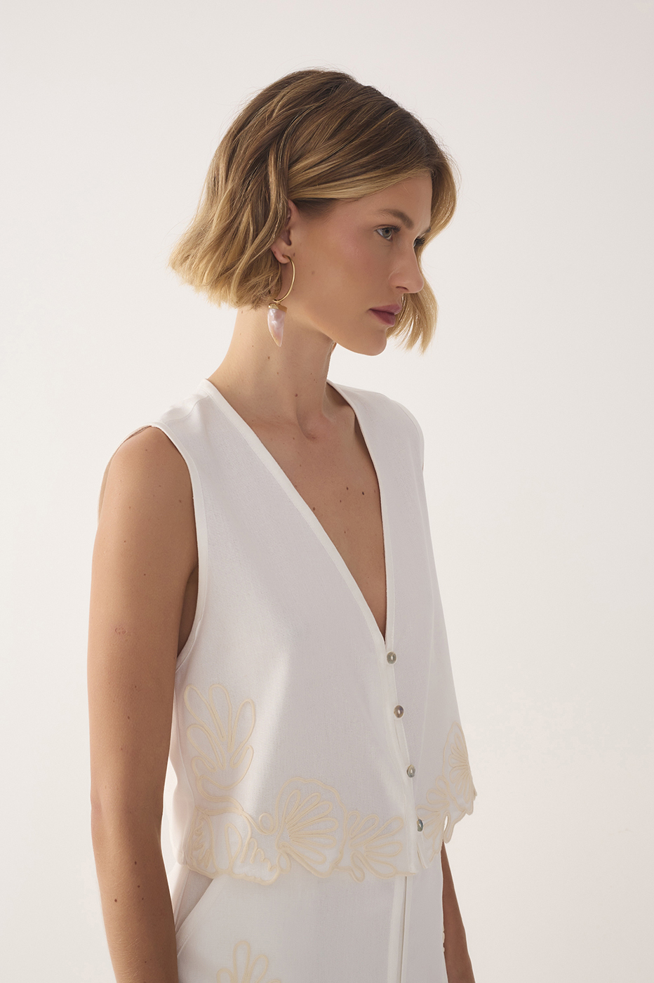 Embroidered Linen Vest_4