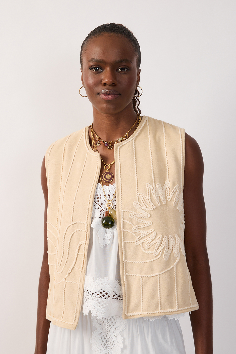 Beige Embroidered Sleeveless Suede Vest_3
