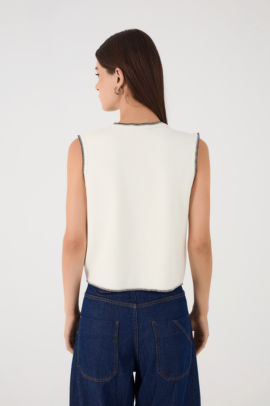 Off-White Buttoned Sleeveless Pockets Tricot Vest_6