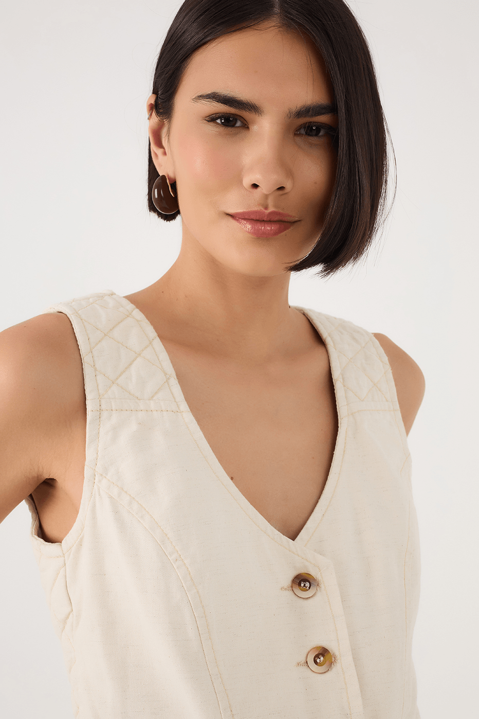 Off-White Buttoned Sleeveless Quilted Linen Twill Vest_4