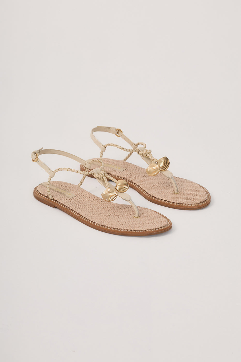 Beige Shell Pendant Flat Sandal_2