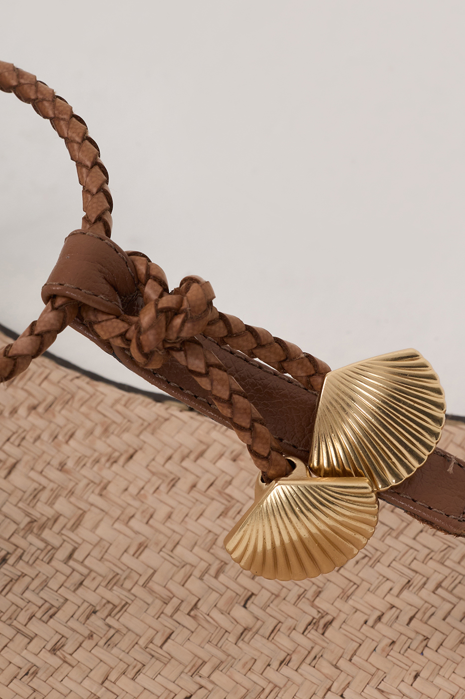 Brown Shell Pendant Flat Sandal_3