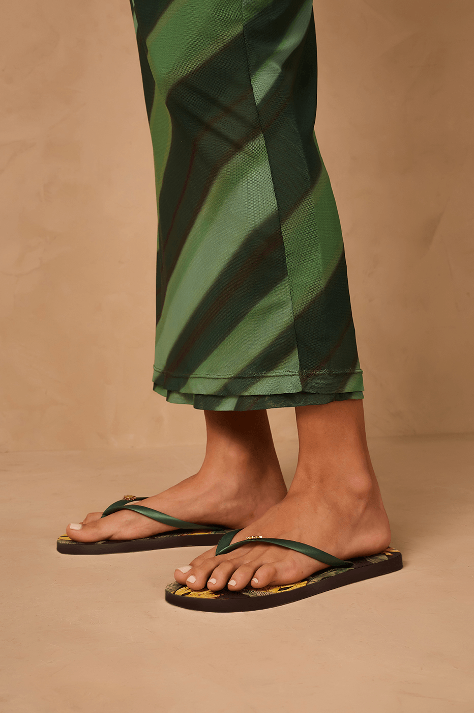 Black Paraiso Tassel Flip Flops_5