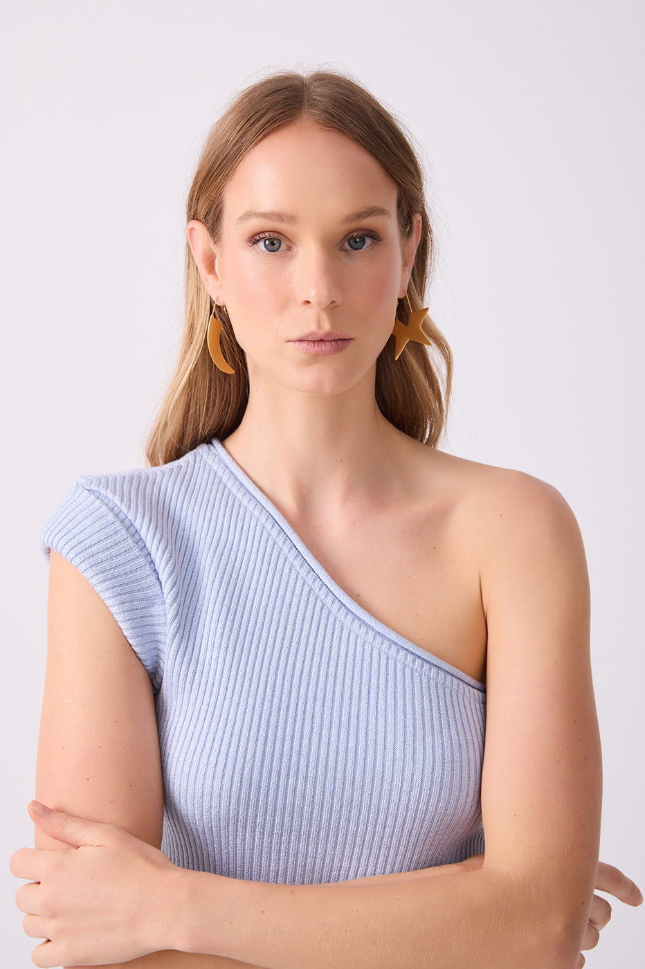 Golden Lumini Asymmetric Earrings_4