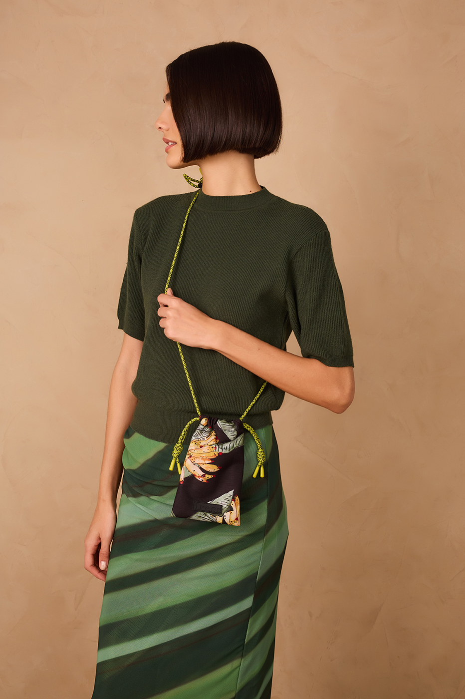 Black Paraiso Print Phone Bag_1