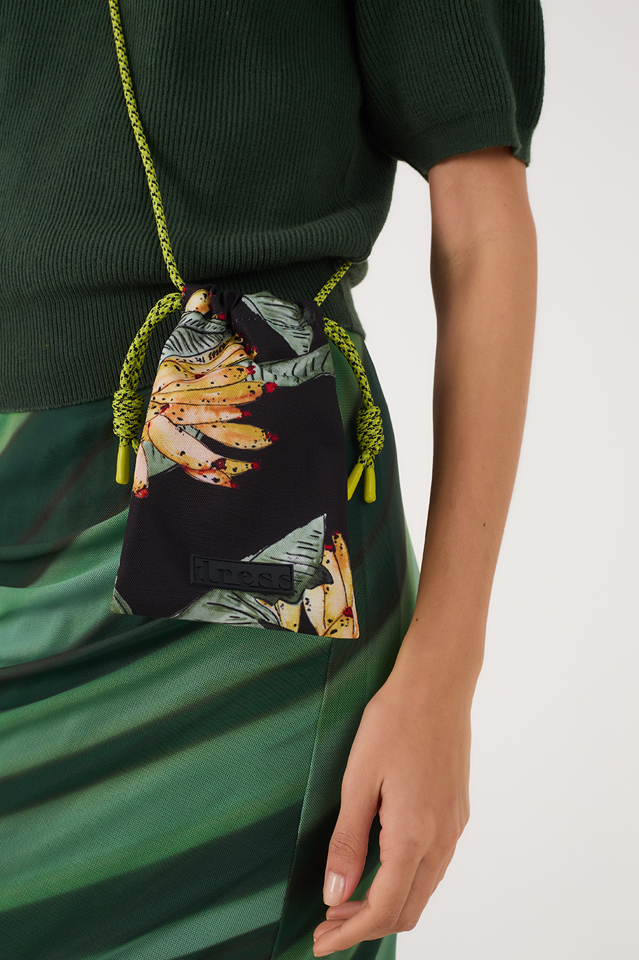 Black Paraiso Print Phone Bag_4