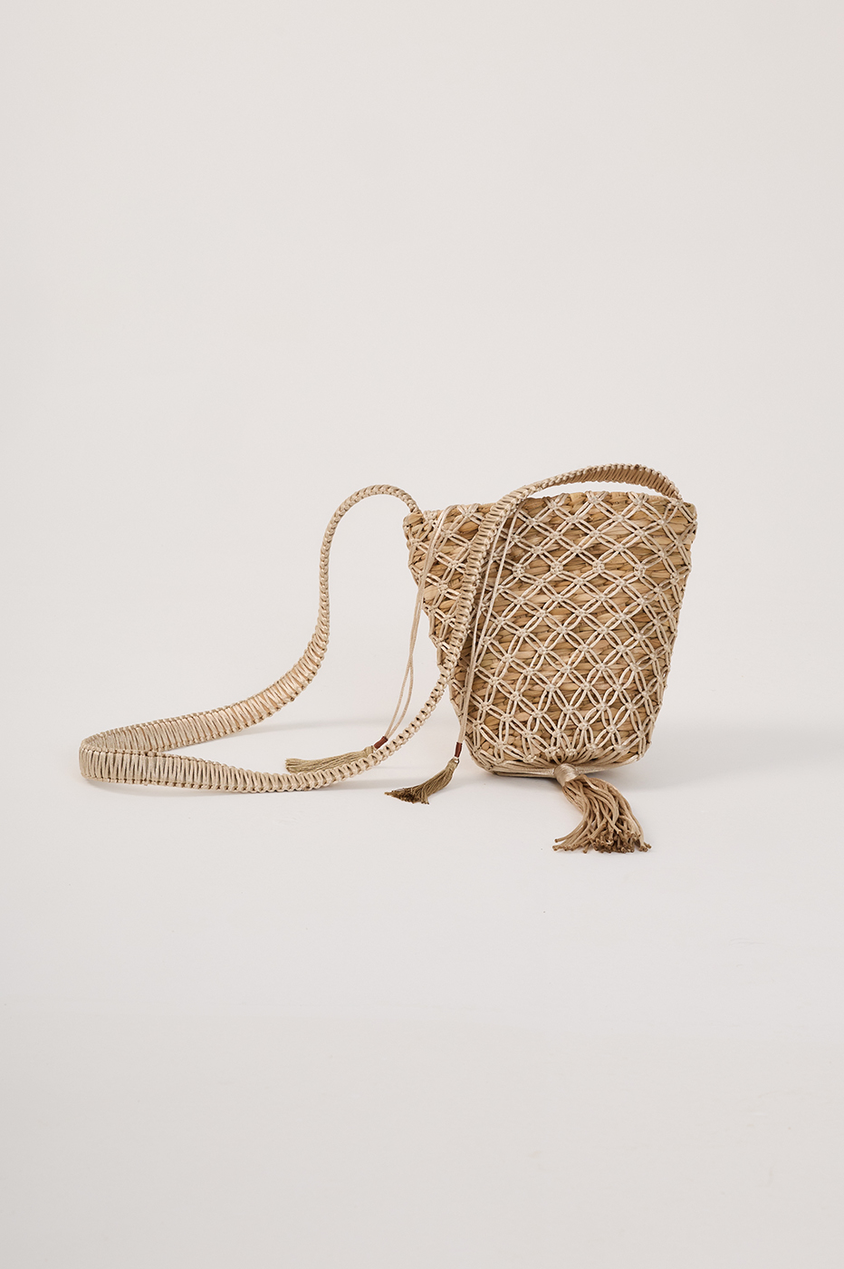 Beige Knots Macrame Straw Bag_2
